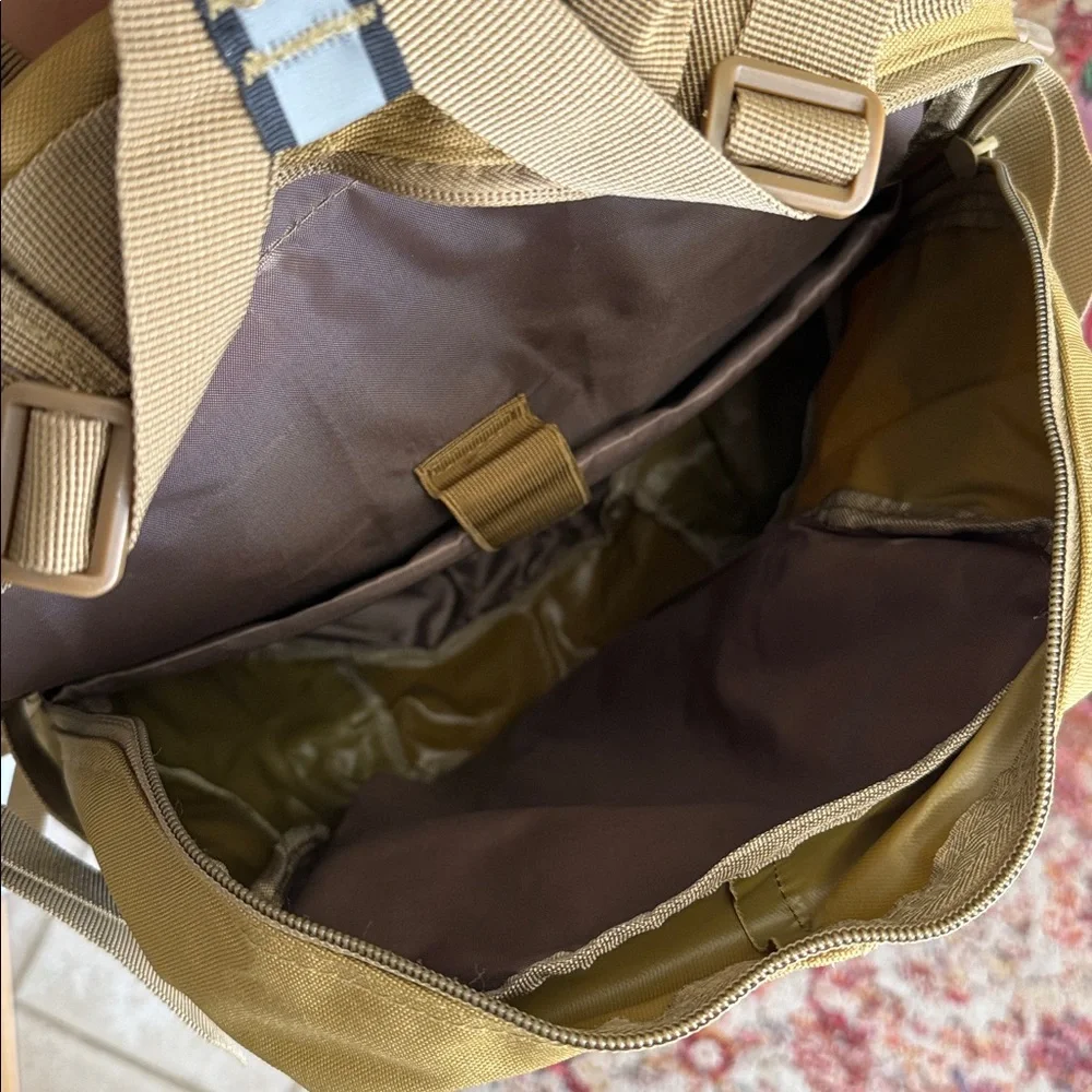 Hunters Bagpack 20” Pro Grade. Pockets and storage areas. Brown.